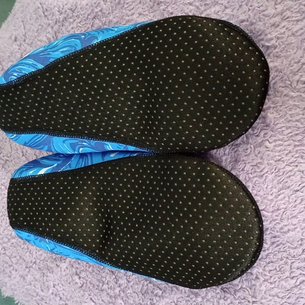 Swimming Shoes, Blue Patterned Water Shoes, With Rubber Soles, Size 9, New. - Picture 2 of 2